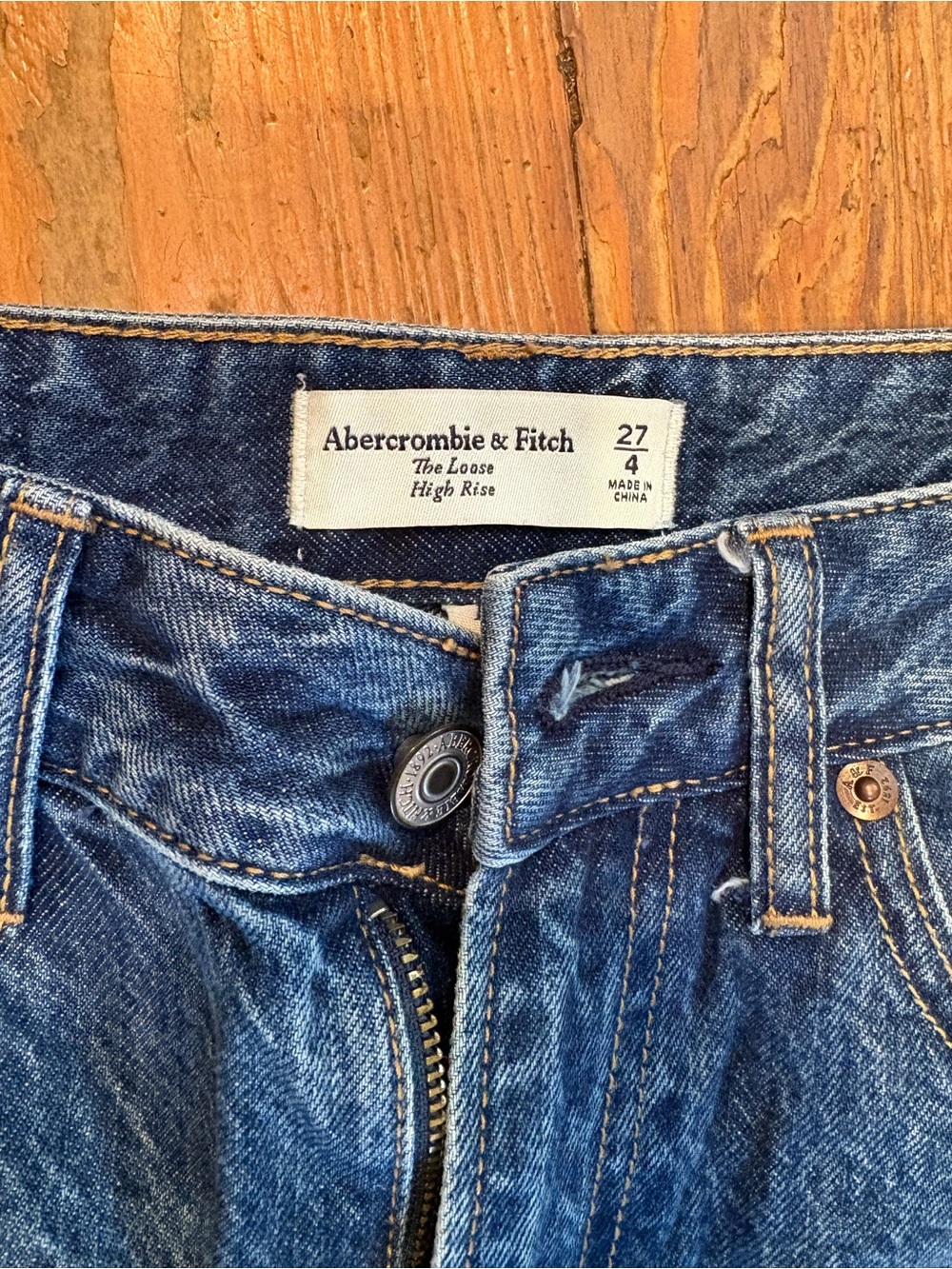 Abercrombie & Fitch Women’s Dark Blue Loose High-Rise Jeans - NWOT